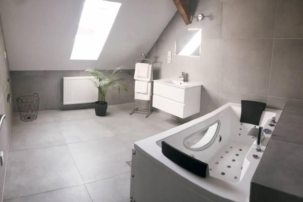 Apartman 3Kk 80 M2 S Virivkou A Saunou Їглава Екстер'єр фото