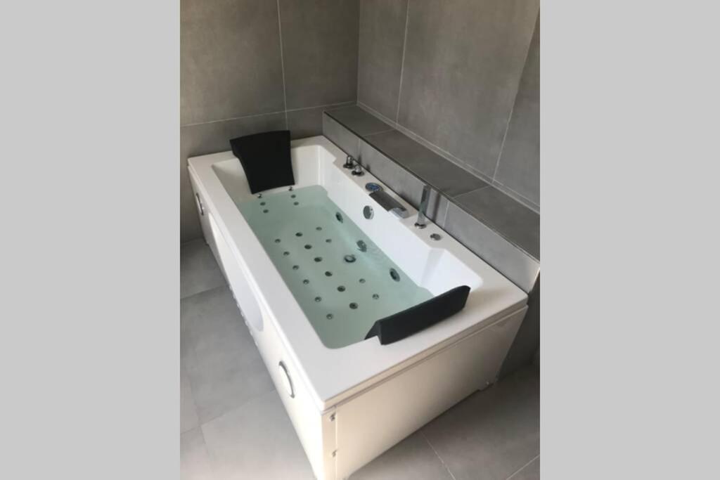 Apartman 3Kk 80 M2 S Virivkou A Saunou Їглава Екстер'єр фото